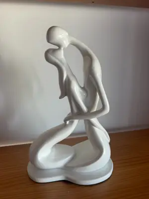 Sculpture céramique vintage couple enlacé blanc - Miniature 2