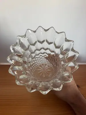 Vase vintage en verre taillé transparent - Miniature 2