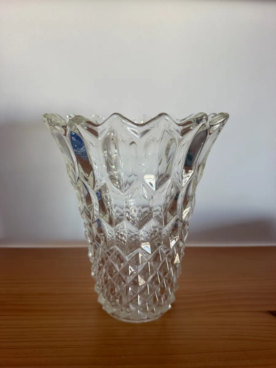 Vase vintage en verre taillé transparent - Photo 1