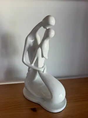 Sculpture céramique vintage couple enlacé blanc