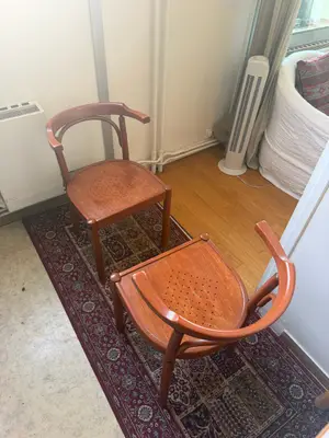 Paire de chaises vintage en bois dossier arrondi - Miniature 2
