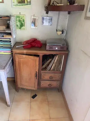 Petit meuble ancien en bois - 1 porte, 2 tiroirs, niche