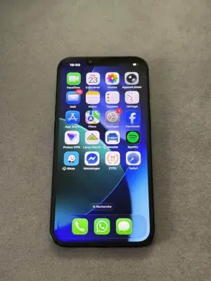 iPhone 13 128Go bon état avec accessoires - Miniature 3