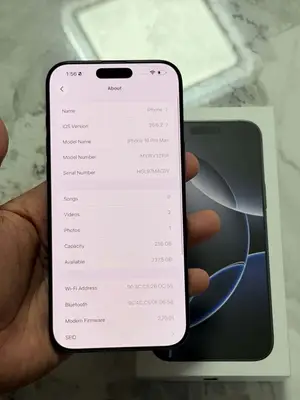 iPhone 16 Pro Max 256 Go titane noir, état neuf, avec boîte et facture