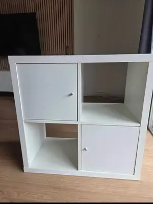 Étagère IKEA KALLAX blanche 4 cases avec 2 portes, 77 x 77 cm