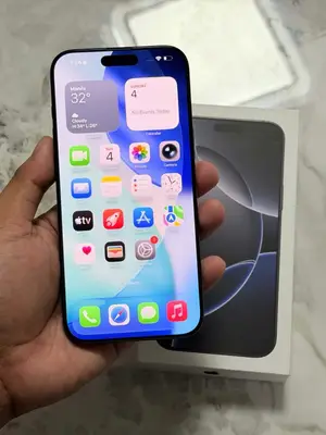 iPhone 16 Pro Max 256 Go titane noir, état neuf, avec boîte et facture - Miniature 5