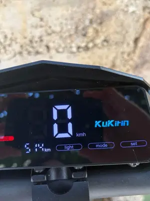Trottinette électrique KuKirin G2 800 W, autonomie de 55 km, très bon état - Miniature 3