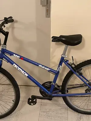 Vélo Decathlon Rockrider 300 bleu, VTT polyvalent avec freins V-Brake - Miniature 2