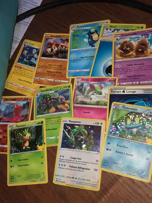 Lot de 100+ cartes Pokémon FR - Holo, Rares et Promos 25ans - Miniature 2