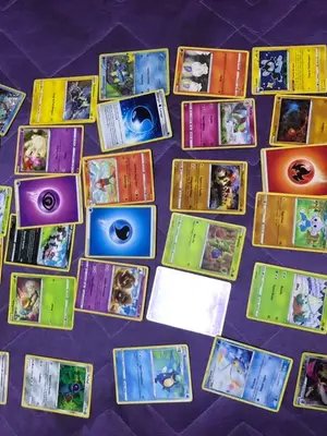 Lot de 100+ cartes Pokémon FR - Holo, Rares et Promos 25ans - Miniature 4