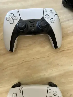 PS5 + 2 manettes - Bon état