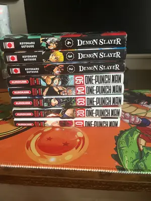 Lot de 8 mangas : One Punch Man et Demon Slayer