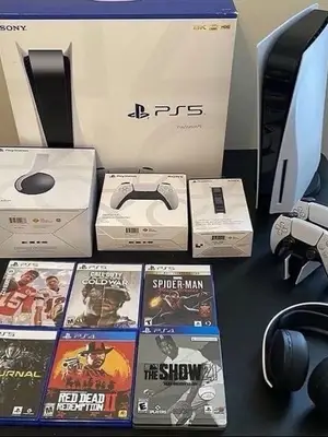 Pack PlayStation 5 Standard avec 2 manettes, casque Pulse 3D et station