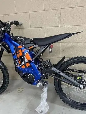 Moto électrique Sur-Ron Light Bee bleue et orange en excellent état