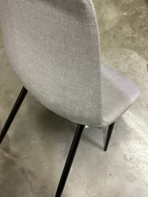 Lot de 4 chaises identiques avec assise et dossier en tissu gris clair - Miniature 4