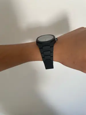 Montre noire chic de bonne qualité - Miniature 3