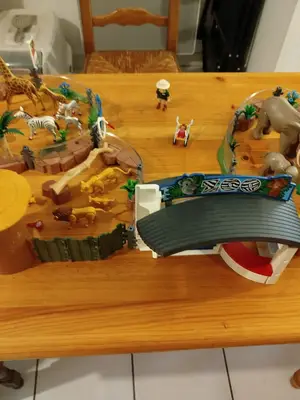 Lot Playmobil zoo complet avec zèbre, girafe, éléphant et équipe vétérinaire