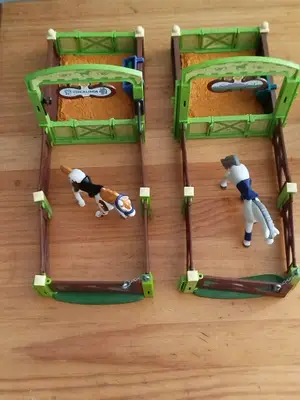 Je vend 5 box playmobil chevaux très bon état complet - Miniature 2