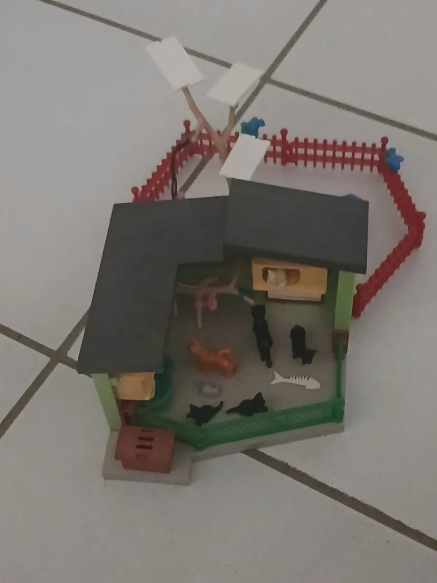 Maison de chat Playmobil complète en très bon état - Photo 1