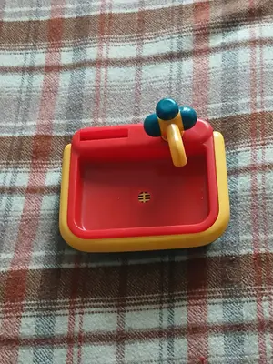 Jouet lavabo complet en très bon état