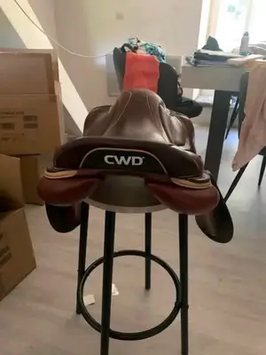 Selles d’équitation en véritable cuir, taille 16 pouces, pour chevaux larges - Miniature 3