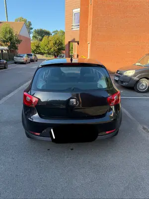 Seat Ibiza 1.2 TDI 2011 - 270 000 km, quelques défauts esthétiques - Miniature 3