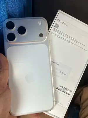iPhone 17 Pro Max 256 Go argent, neuf, débloqué et sous garantie