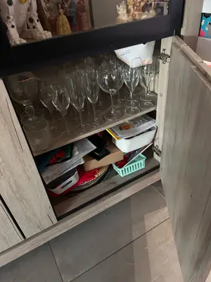 Table et vitrine de salle à manger - Miniature 3
