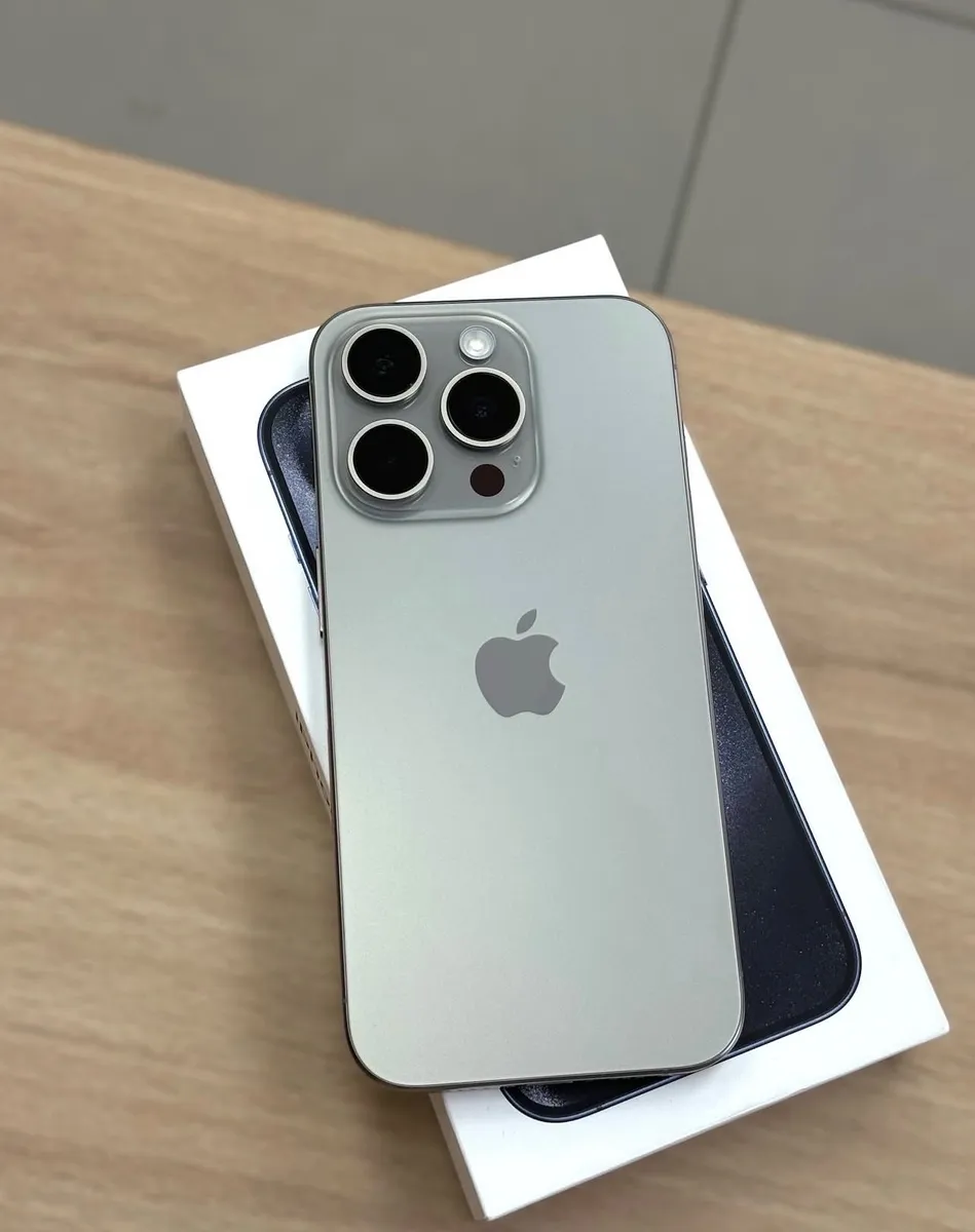 iPhone 15 Pro en très bon état, tout est nickel - Photo 1
