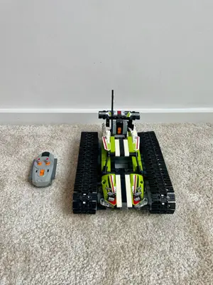 LEGO Le Bolide sur Chenilles télécommandé 42065, set presque complet ( envoie poste ) - Miniature 2