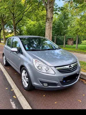 Opel Corsa 2010, moteur 1.3 essence, en très bon état - Miniature 3