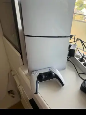 Console PlayStation 5 Slim 1 To en bon état, avec plusieurs jeux installés - Miniature 2
