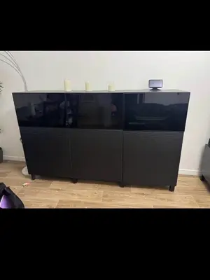 Buffet bas IKEA Besta noir en bois, en très bon état
