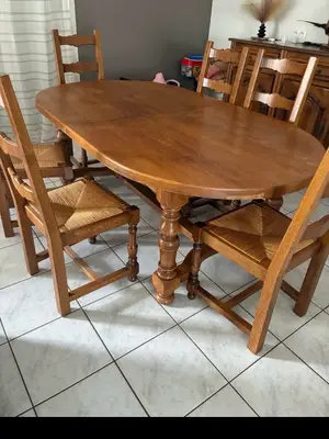 Bahut avec table et chaise, vendus ensemble ou séparément, prix négociables