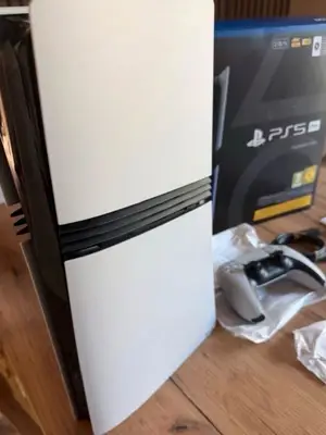 Console Sony PlayStation 5 Pro, SSD 2 To et prise en charge jusqu’en 4K/120 Hz - Miniature 4