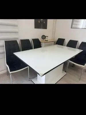 Table à manger avec 6 chaises - Miniature 3