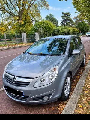 Opel Corsa 2010, moteur 1.3 essence, en très bon état