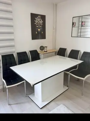 Table à manger avec 6 chaises