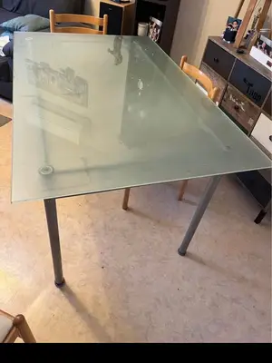 Table à manger en verre de 140 x 90 cm, en bon état, à récupérer sur place - Miniature 2