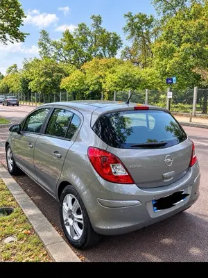 Opel Corsa 2010, moteur 1.3 essence, en très bon état - Miniature 2