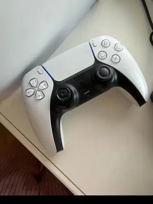 Console PlayStation 5 Slim 1 To en bon état, avec plusieurs jeux installés - Miniature 4