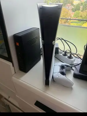 Console PlayStation 5 Slim 1 To en bon état, avec plusieurs jeux installés - Miniature 5