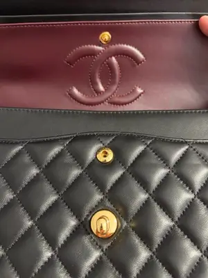 Sac bandoulière Chanel en parfait état, très peu utilisé - Miniature 5