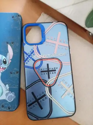 Lot 4 coques téléphone iPhone Samsung Redmi - Miniature 2