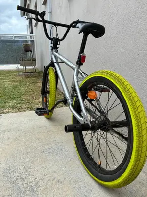BMX B’Twin en très bon état, roulé seulement quelques fois - Miniature 2
