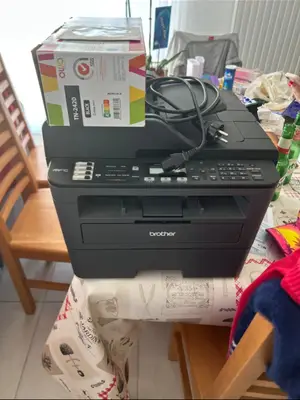 Imprimante Brother en très bon état, avec recharge neuve et feuilles à l’intérieur - Miniature 3