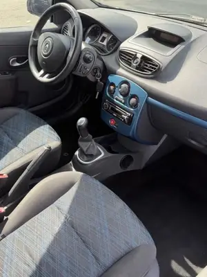 Renault Clio 2009 1.2 75ch essence boîte manuelle - Miniature 3