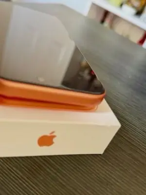 iPhone 17 Pro Max 256 Go fonctionnel avec boîte, chargeur et facture - Miniature 4