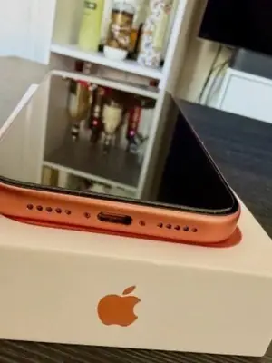 iPhone 17 Pro Max 256 Go fonctionnel avec boîte, chargeur et facture - Miniature 5