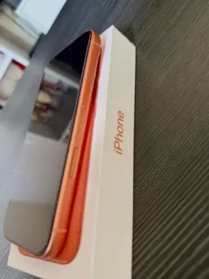 iPhone 17 Pro Max 256 Go fonctionnel avec boîte, chargeur et facture - Miniature 3